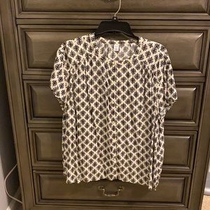 🌹 Old Navy Leaf Print Blouse